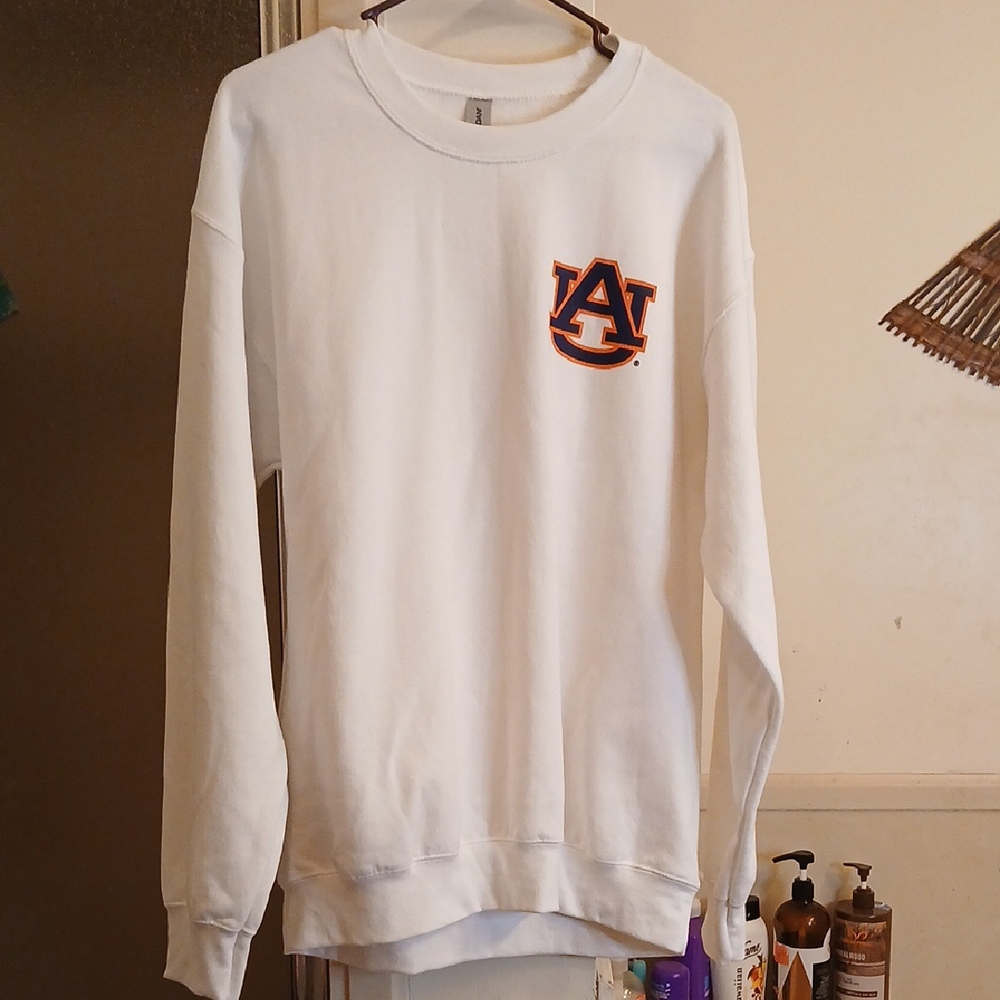 "Auburn TIGERS"Gildan White Crewneck‎ SweaTSHIRT with Auburn Logo. SZ.M